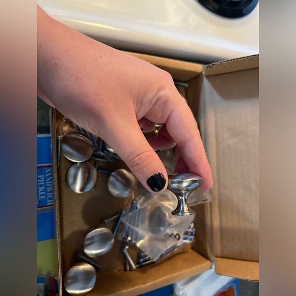 20 brushed nickel cabinet knobs - Picture 2 of 3